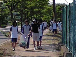 ゴミを拾って